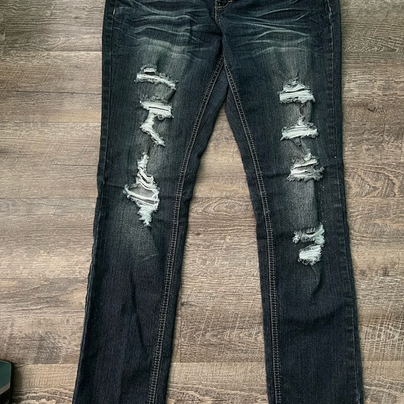 Almost famous jeans woman’s size 13 pre owned great condition - Picture 5 of 6